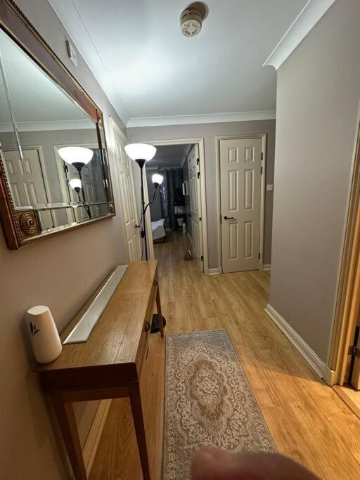 A 2 Standard Bedrooms Flat Londen Buitenkant foto