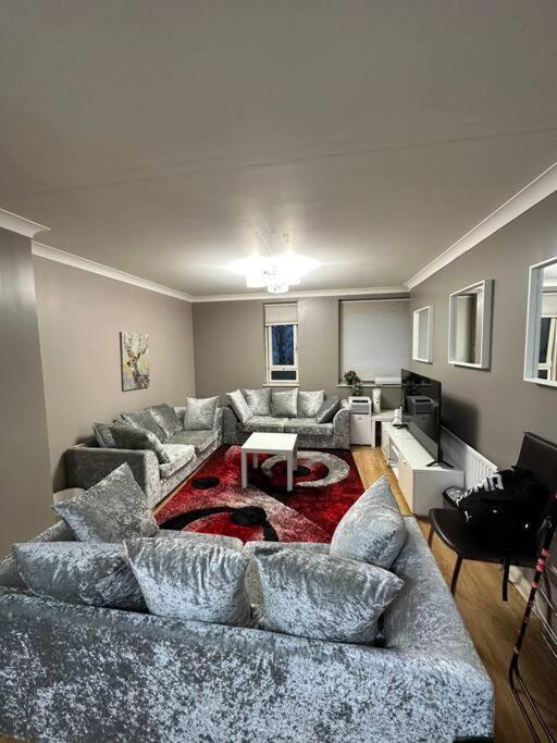 A 2 Standard Bedrooms Flat Londen Buitenkant foto