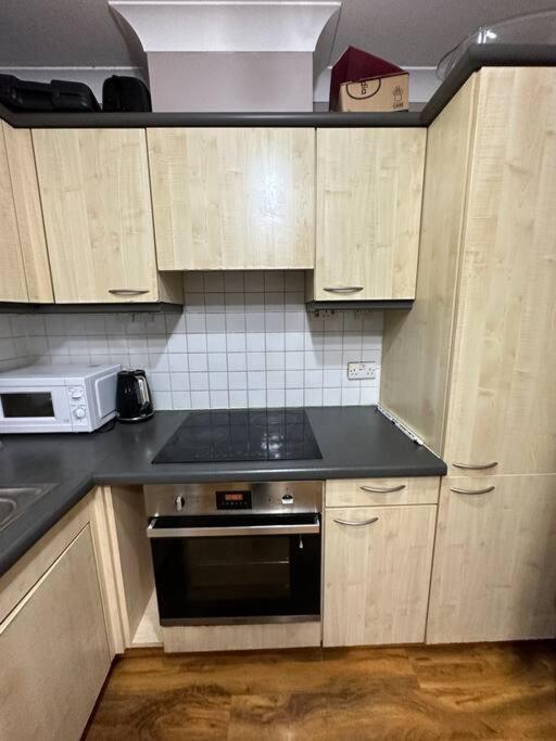 A 2 Standard Bedrooms Flat Londen Buitenkant foto