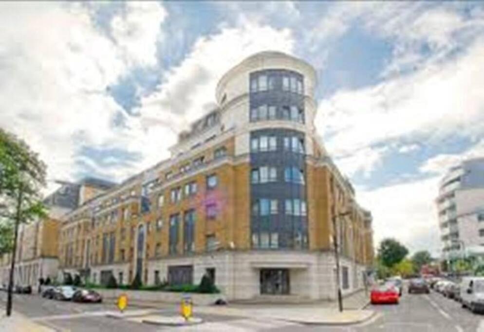 A 2 Standard Bedrooms Flat Londen Buitenkant foto