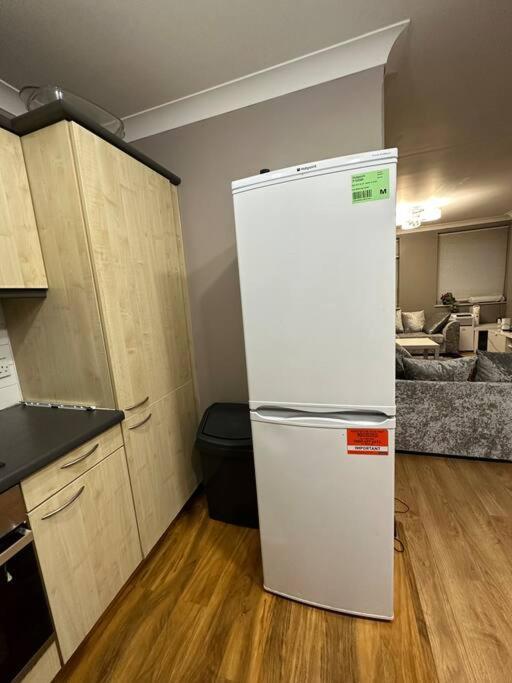 A 2 Standard Bedrooms Flat Londen Buitenkant foto